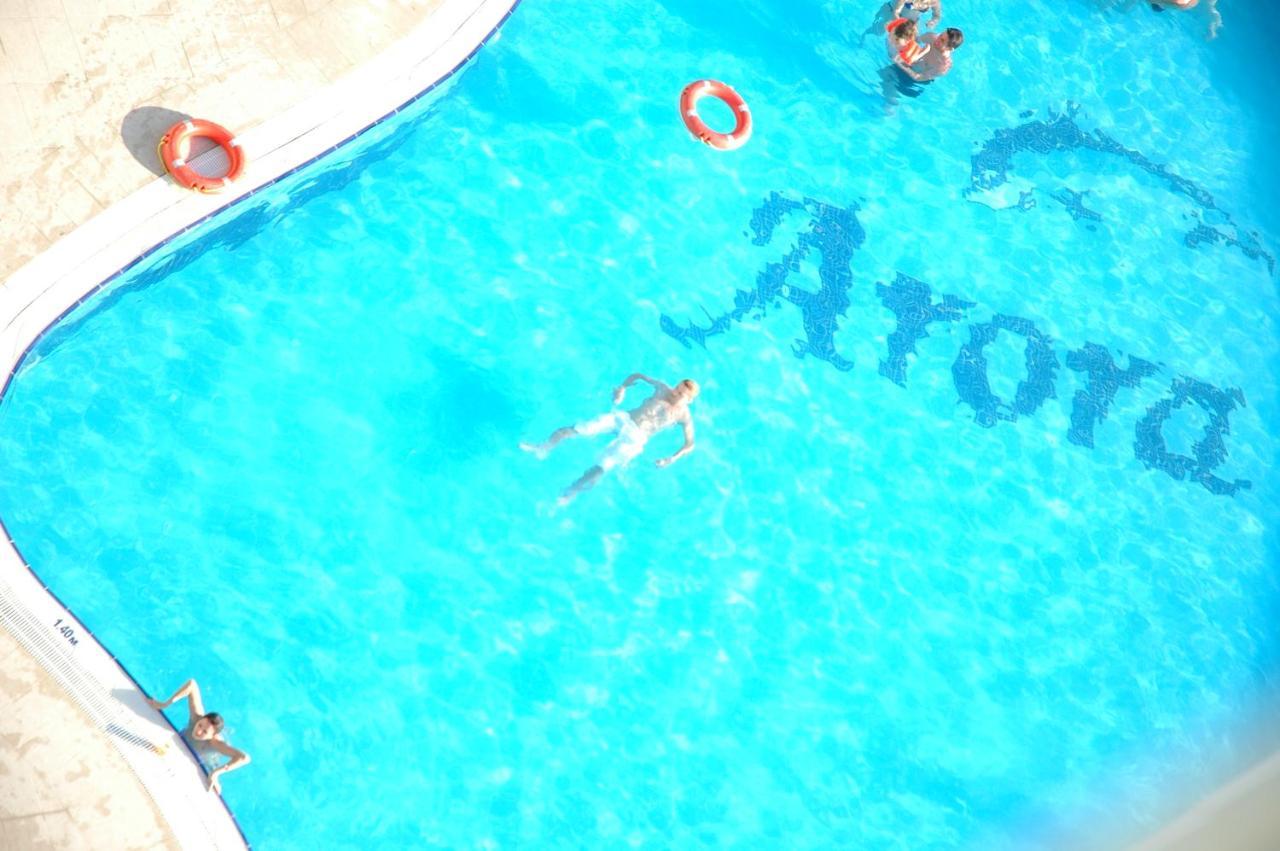 Arora 4*