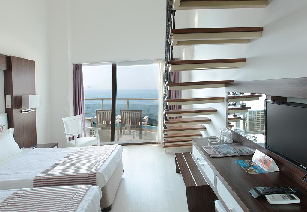 Otel Arora 4*